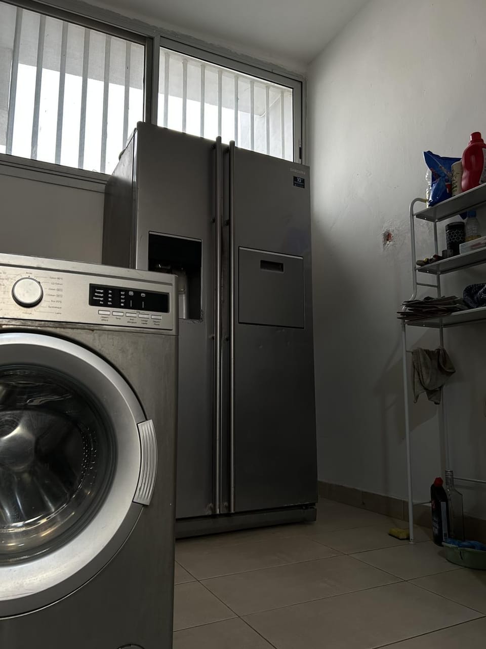 Kitchen or kitchenette, washing machine