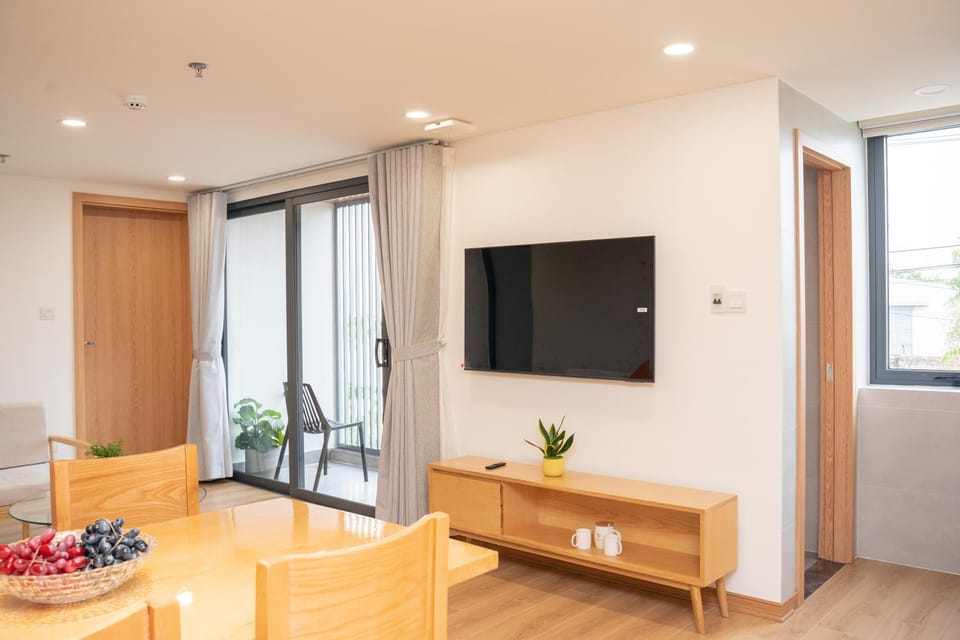 Communal lounge/ TV room, TV and multimedia, Living room, Seating area, Dining area, Evening entertainment