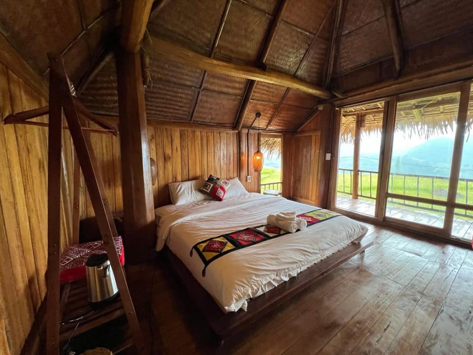 Bed, Natural landscape, View (from property/room), Balcony/Terrace, Photo of the whole room, Decorative detail, Bedroom
