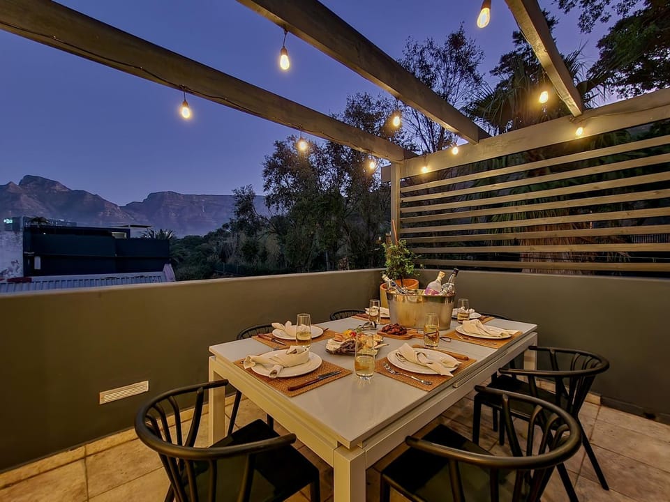 Natural landscape, Food and drinks, Dining area, Mountain view