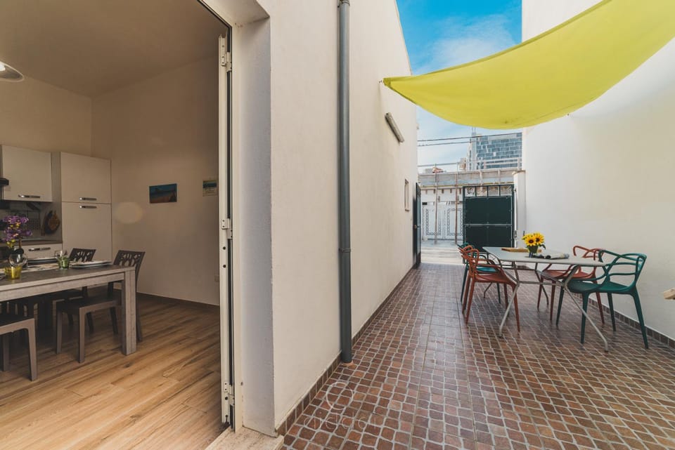 Patio, Dining area