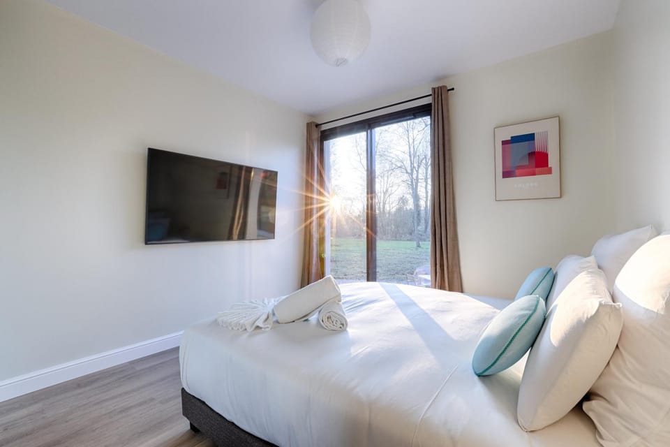 TV and multimedia, Photo of the whole room, Bedroom, towels