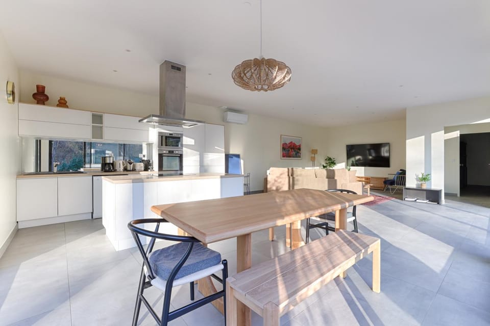 Kitchen or kitchenette, Living room, Dining area, dishwasher, oven, stove