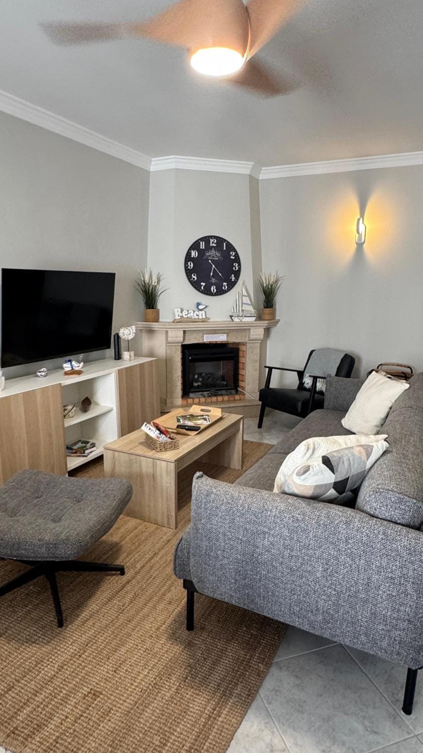 TV and multimedia, Living room, fireplace
