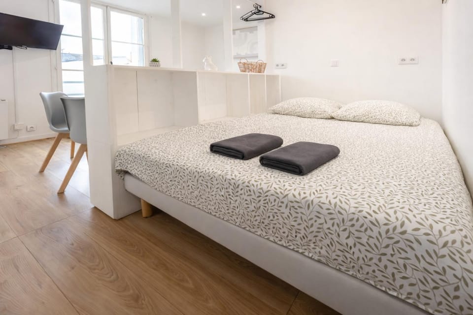 Bed, Night