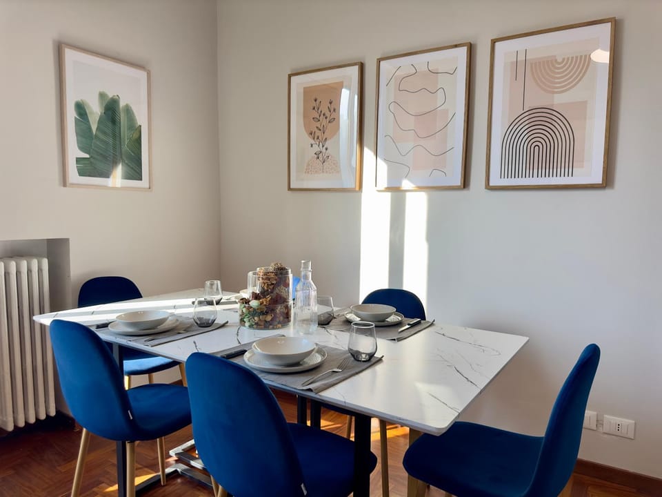 Seating area, Dining area