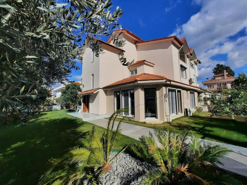 Property building, Garden