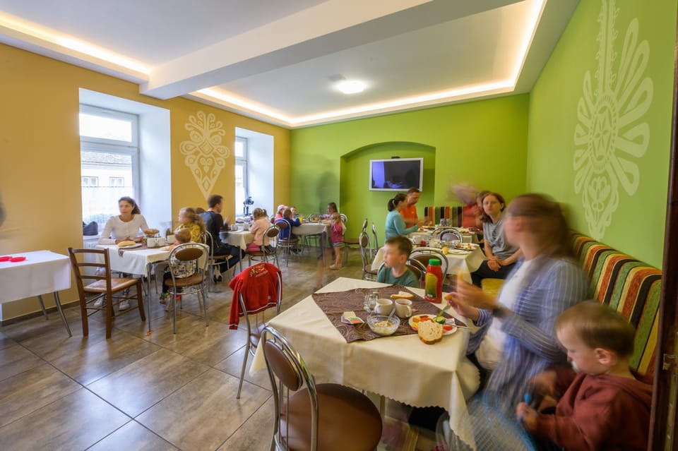 People, Food and drinks, Food, Breakfast, children, group of guests, Family
