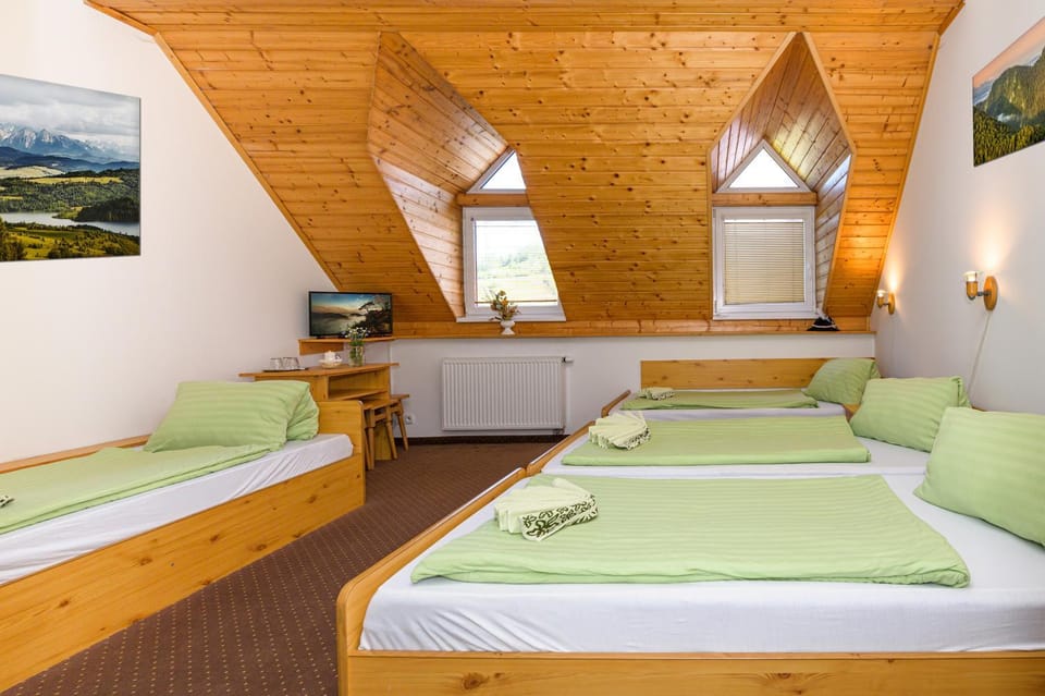 TV and multimedia, Photo of the whole room, Bedroom, towels