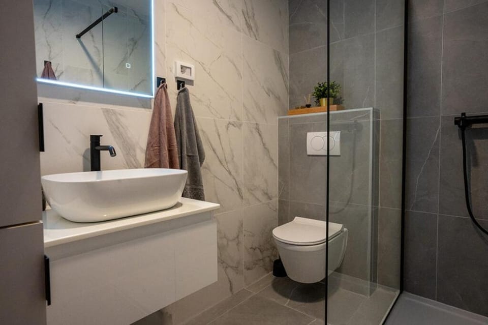 Shower, Toilet, Bathroom