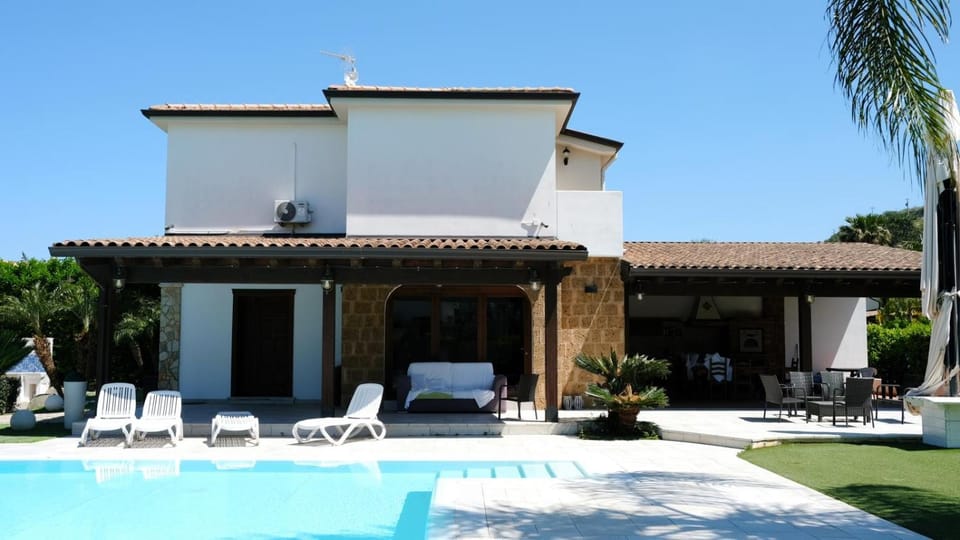 Property building, Patio, Pool view, Swimming pool, sunbed