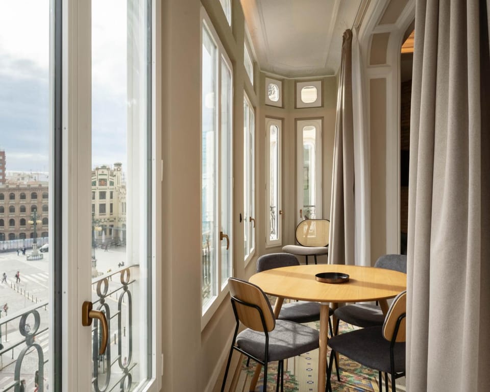 View (from property/room), Seating area, Dining area