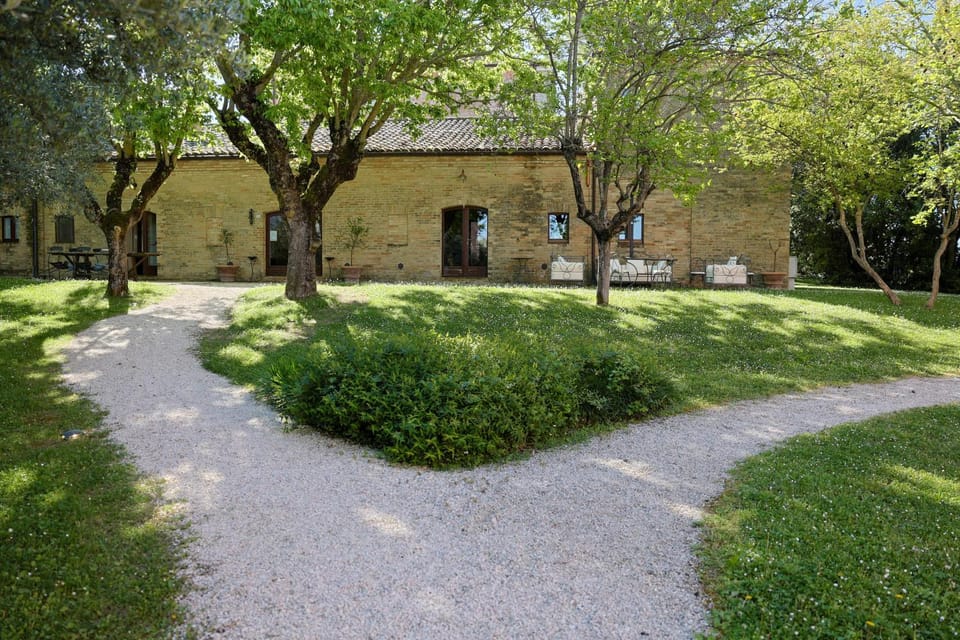 Property building, Spring, Day, Natural landscape, Garden, Garden view