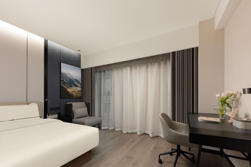 Atour Hotel Wuxi East Station South Square Hotel in Suzhou