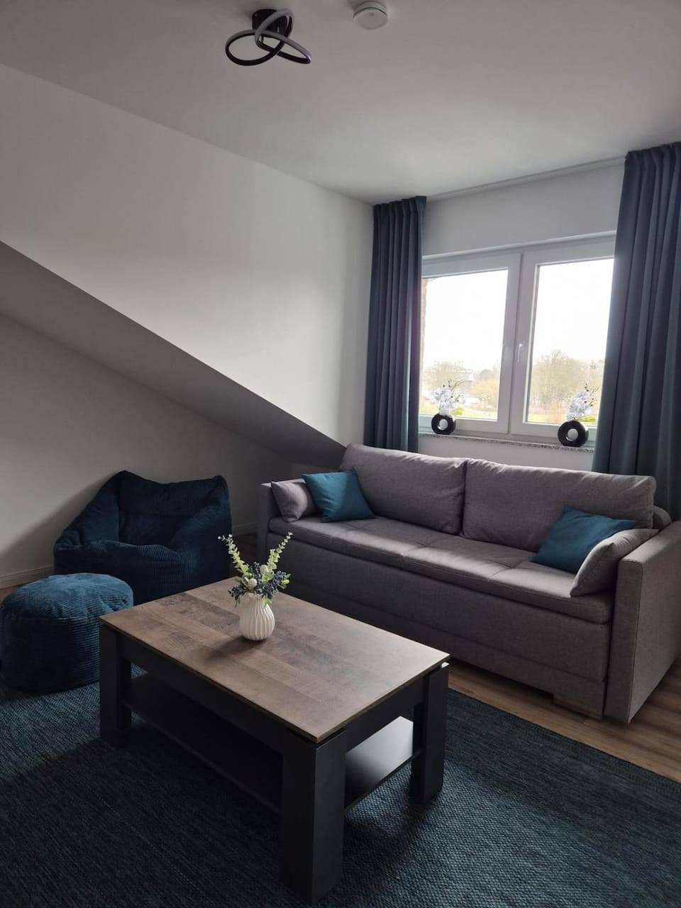 Living room, Photo of the whole room, Seating area