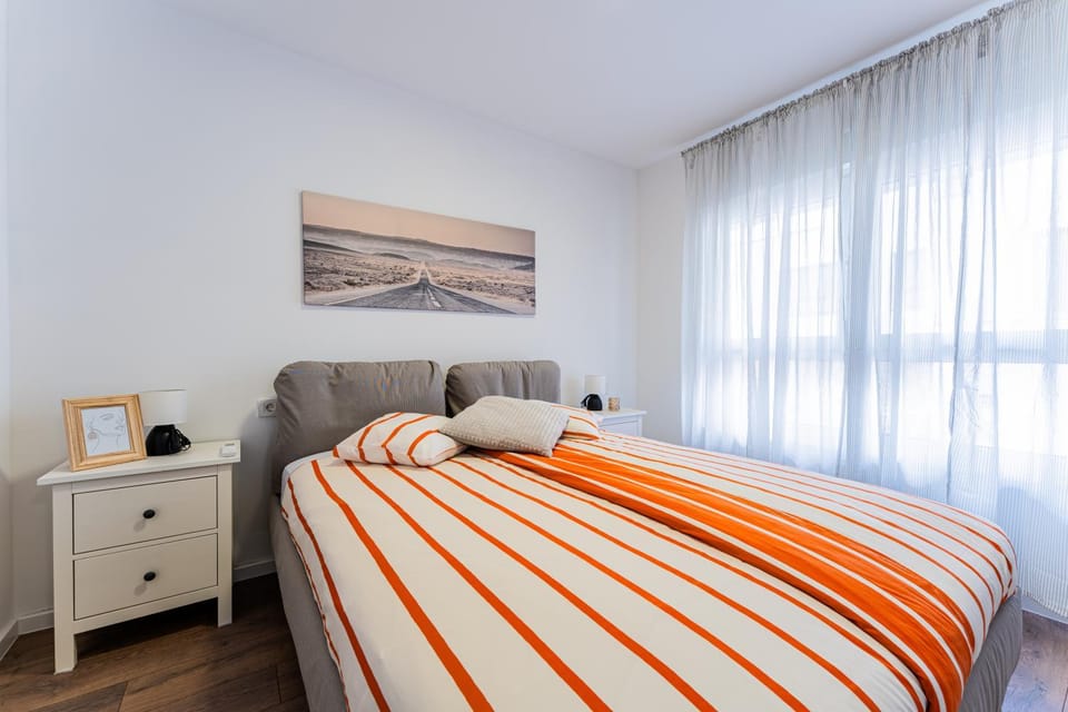 Bed, Photo of the whole room, Decorative detail, Bedroom