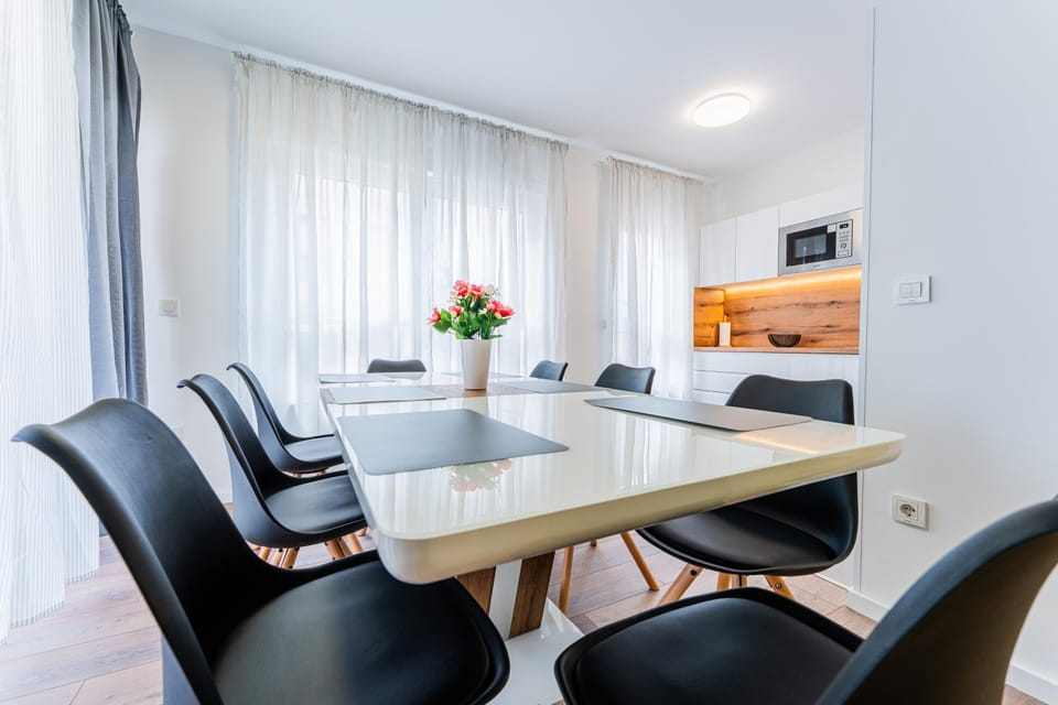TV and multimedia, Kitchen or kitchenette, Seating area, Dining area