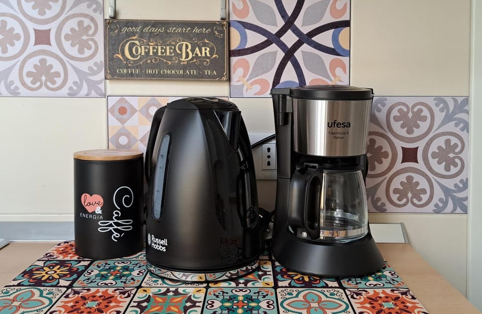 Coffee/tea facilities, Kitchen or kitchenette