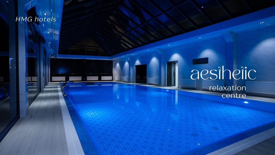 Text overlay, Pool view, Swimming pool, Swimming pool