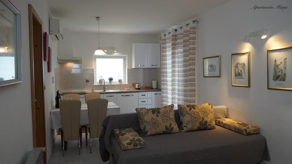 Living room, Seating area, Dining area, kitchen