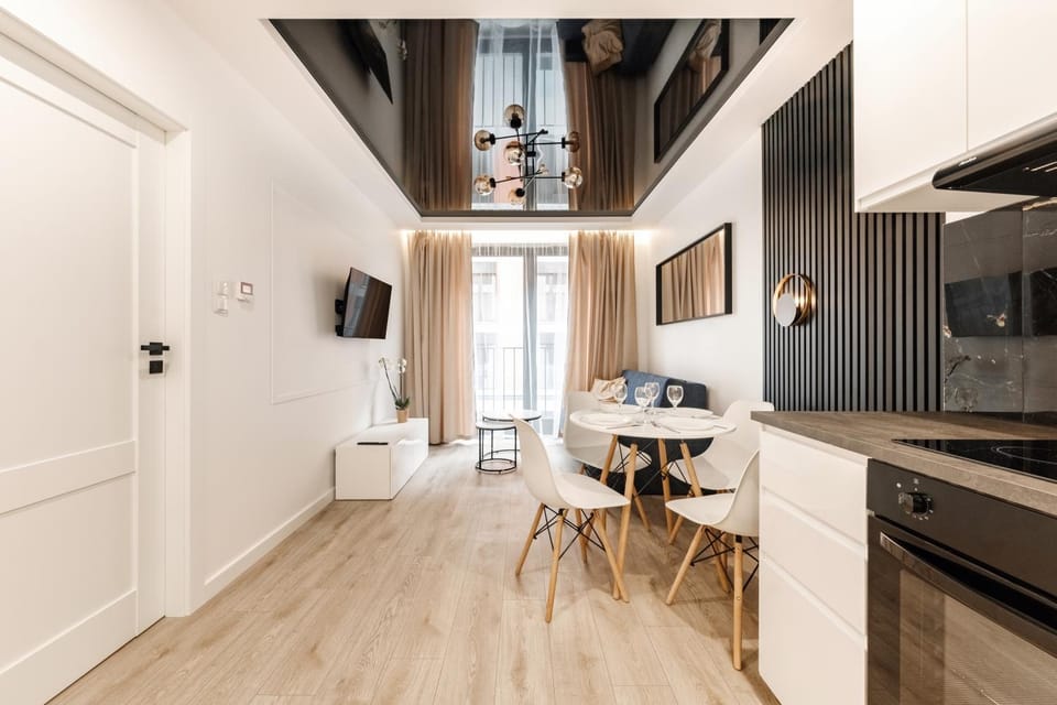 TV and multimedia, Kitchen or kitchenette, Living room, Seating area, Dining area, oven, stove