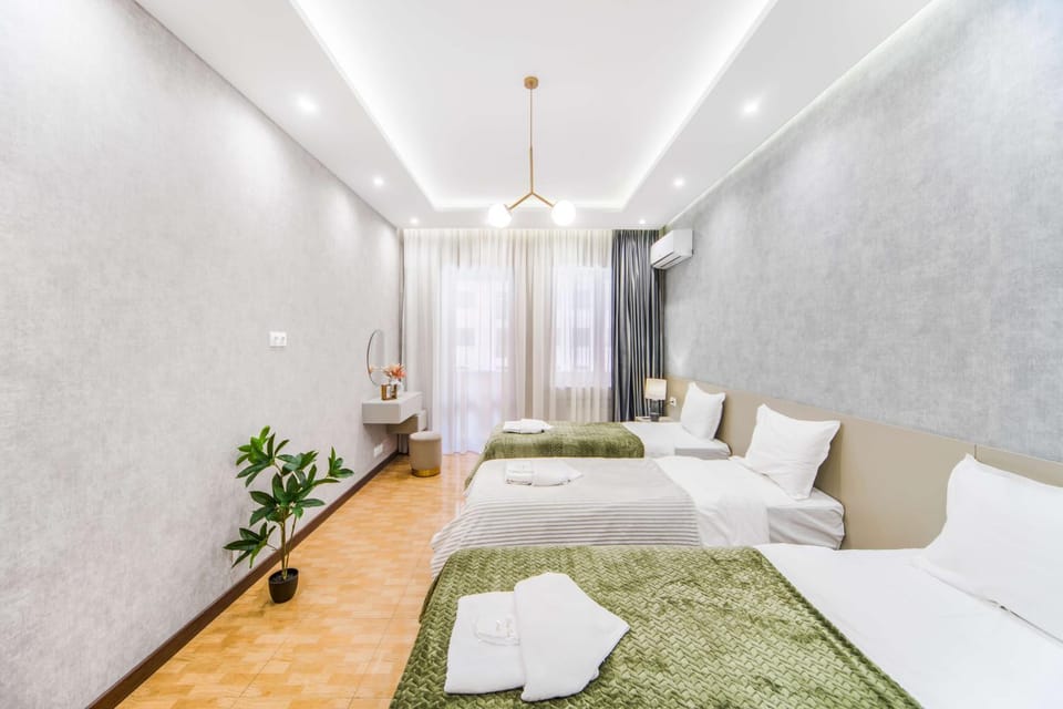 Bed, Bedroom, towels