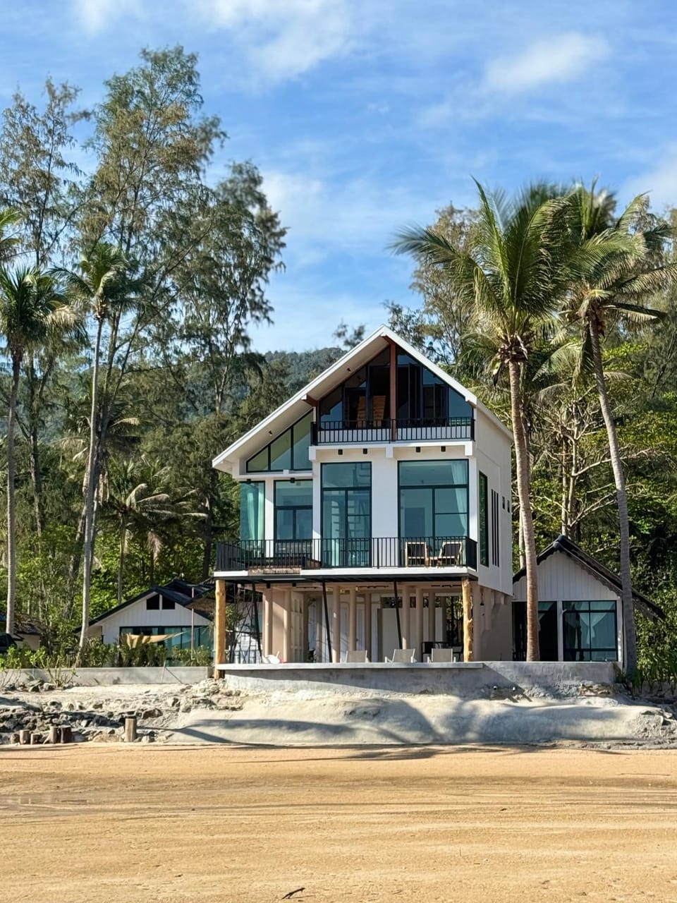 Honey moon Beach front in Chaloklum Campground/ 
RV Resort in Ko Pha-ngan Sub-district
