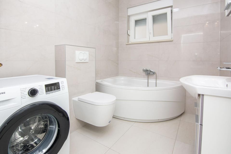 Bathroom, Bath, washing machine