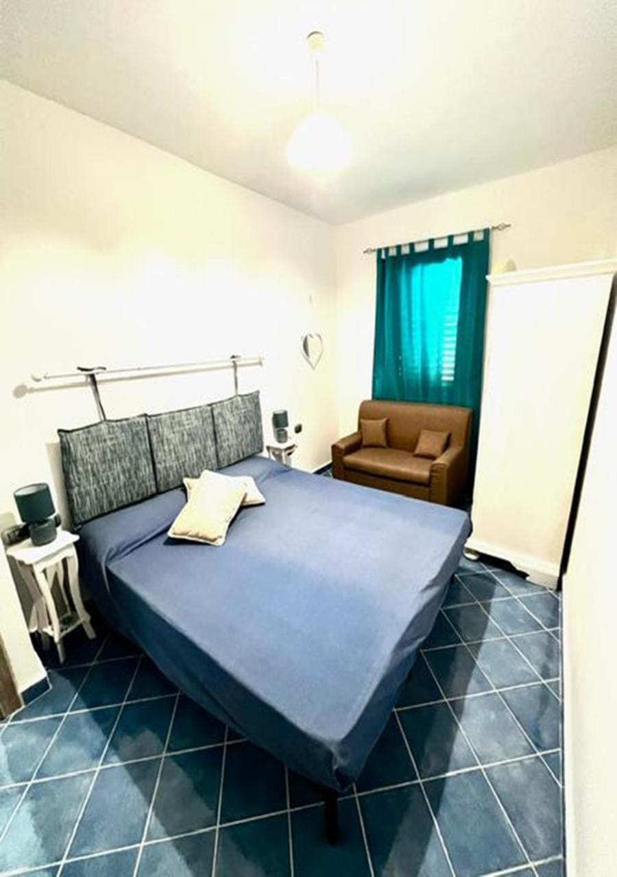 Day, Bedroom