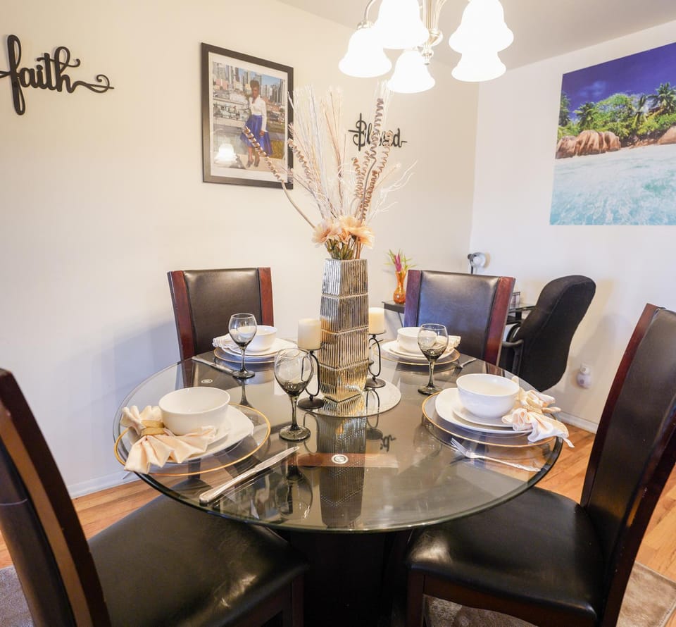 Dining area, Food
