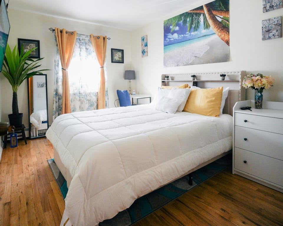 Bed, Photo of the whole room, Bedroom