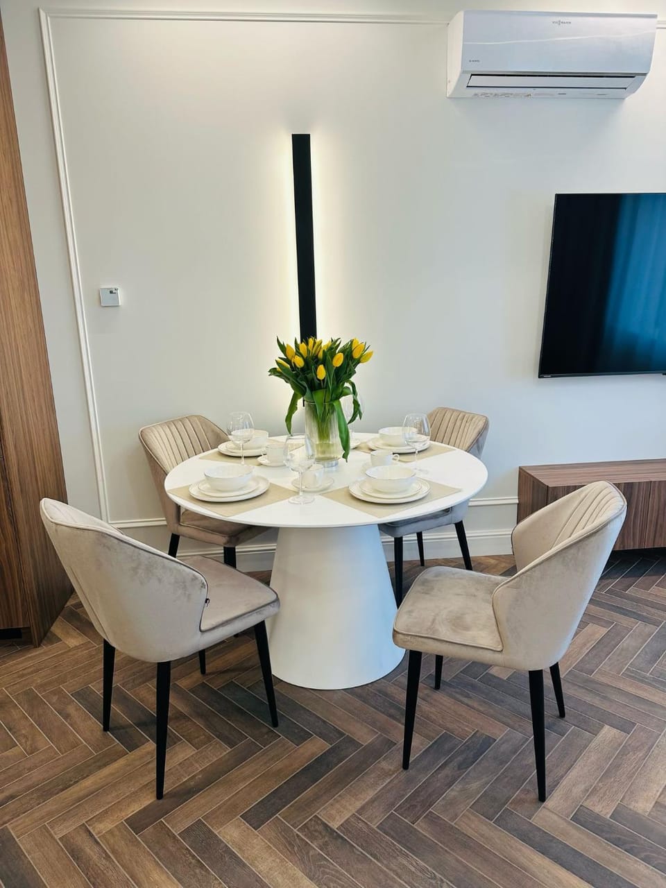Living room, Dining area