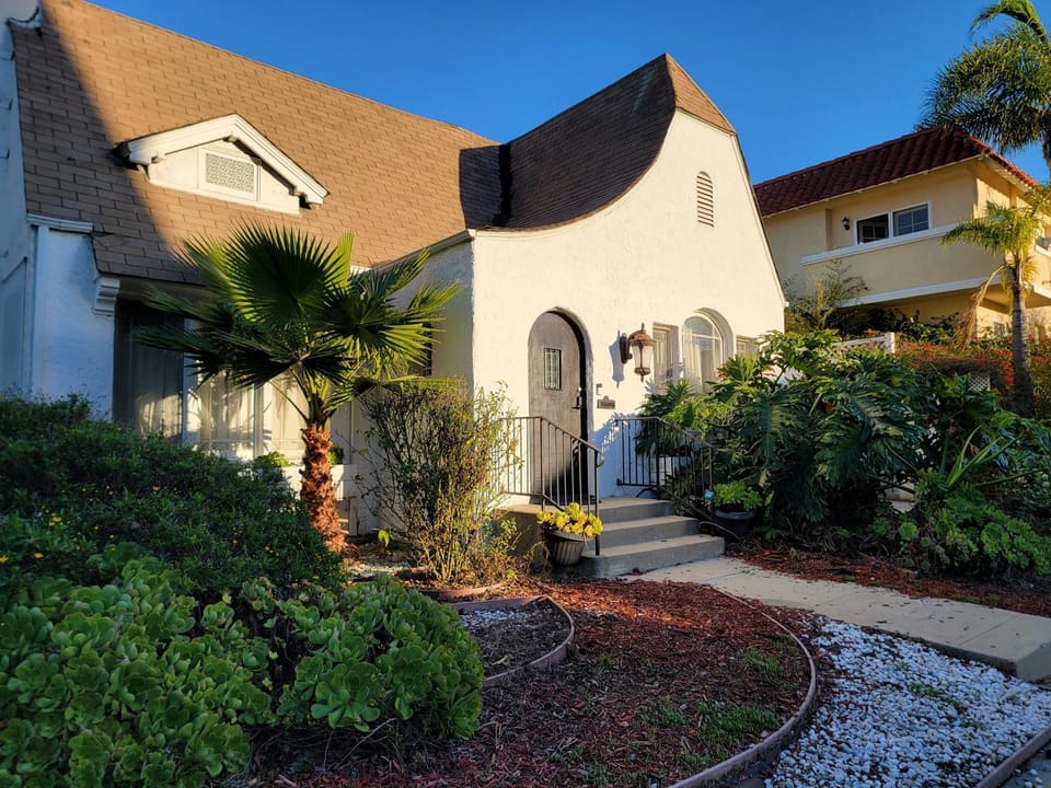 Property building, Spring, Day, Garden, Garden view