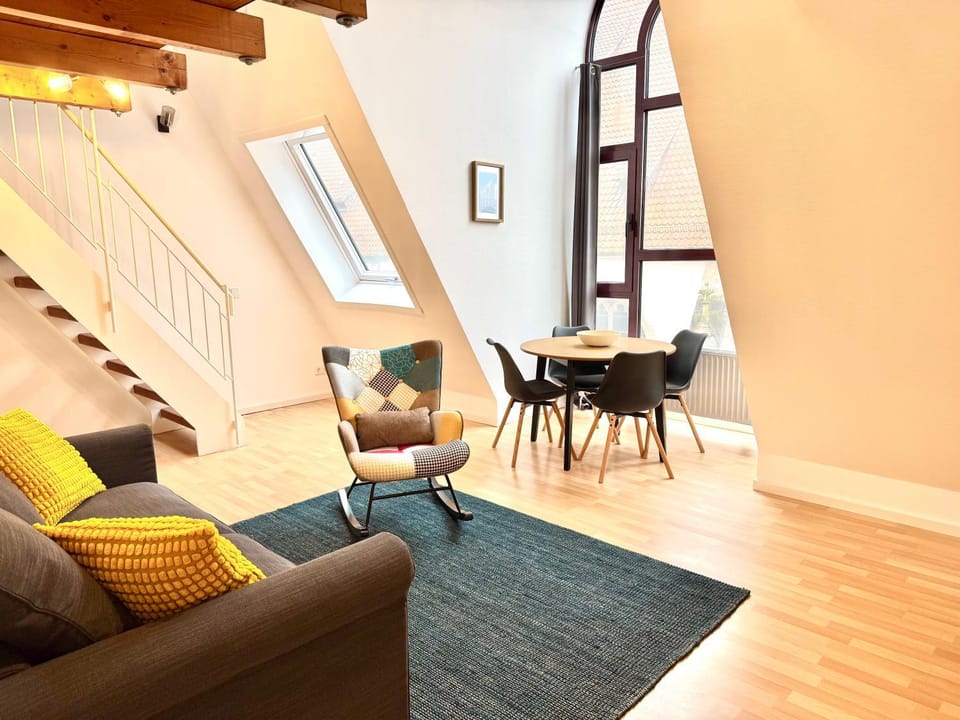 Living room, Seating area, Dining area, Food
