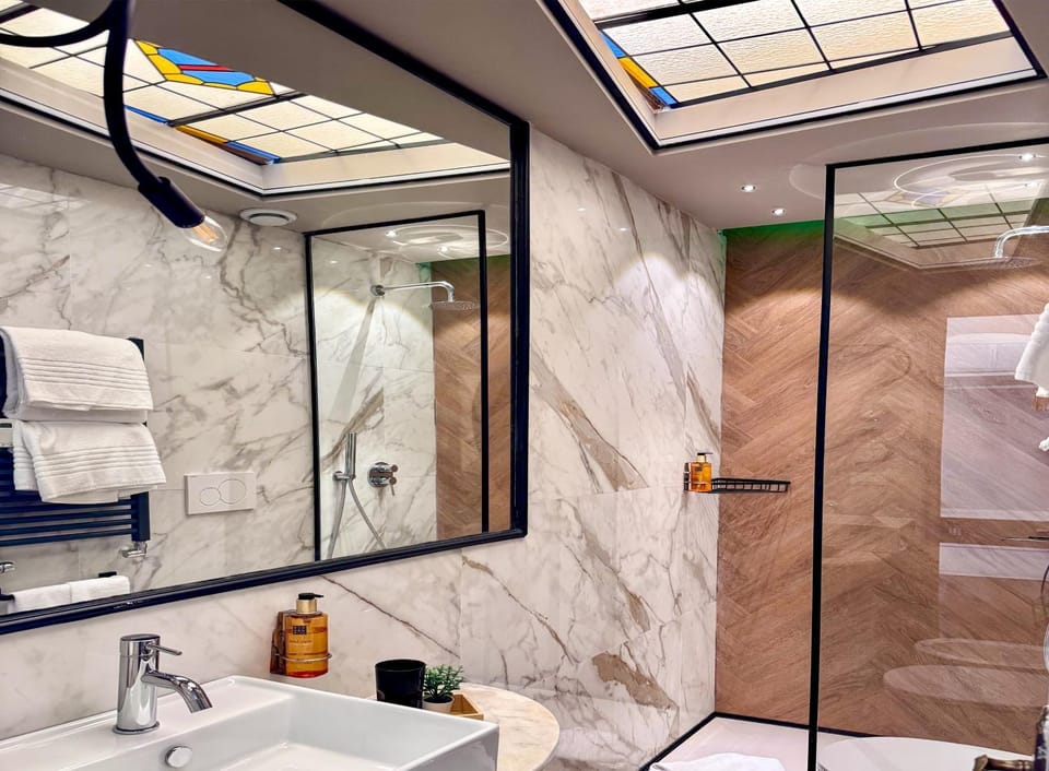 Shower, Bathroom, towels