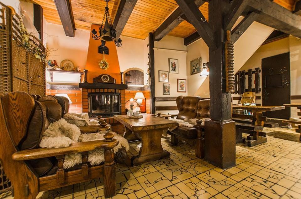 Restaurant/places to eat, Seating area