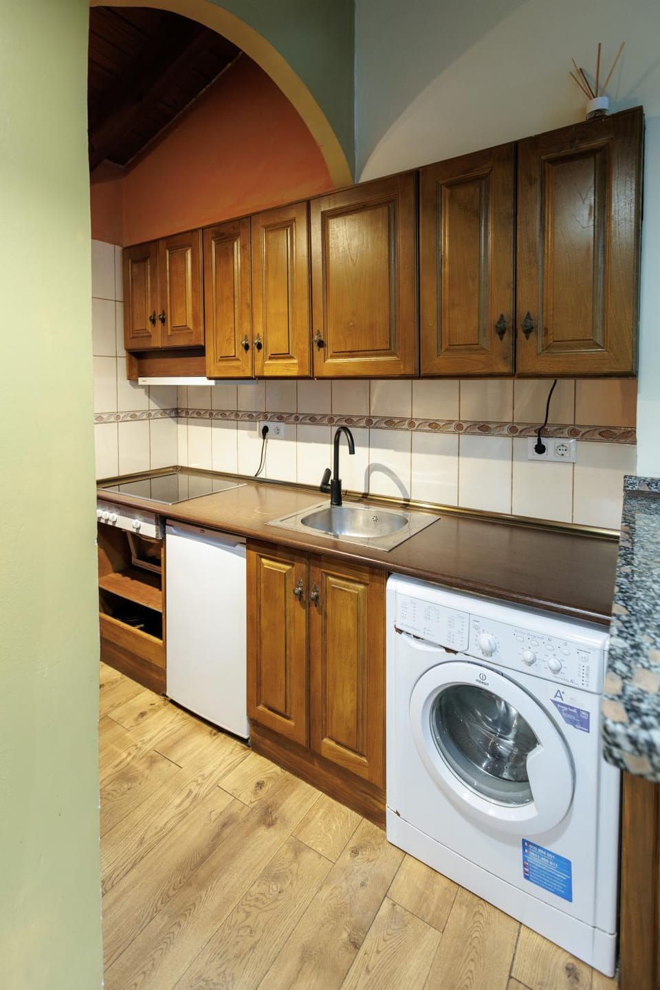Kitchen or kitchenette, stove, washing machine