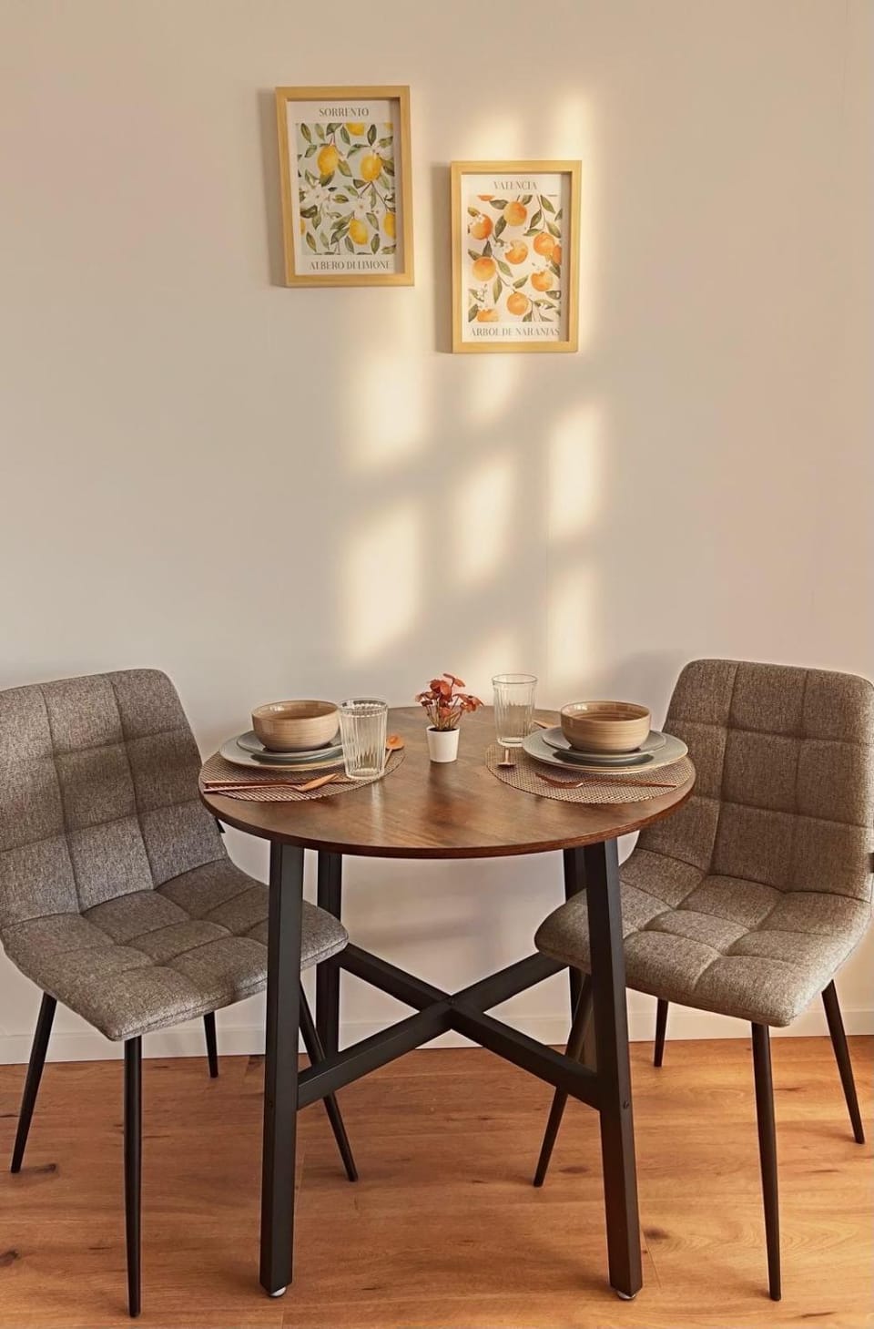 Seating area, Dining area