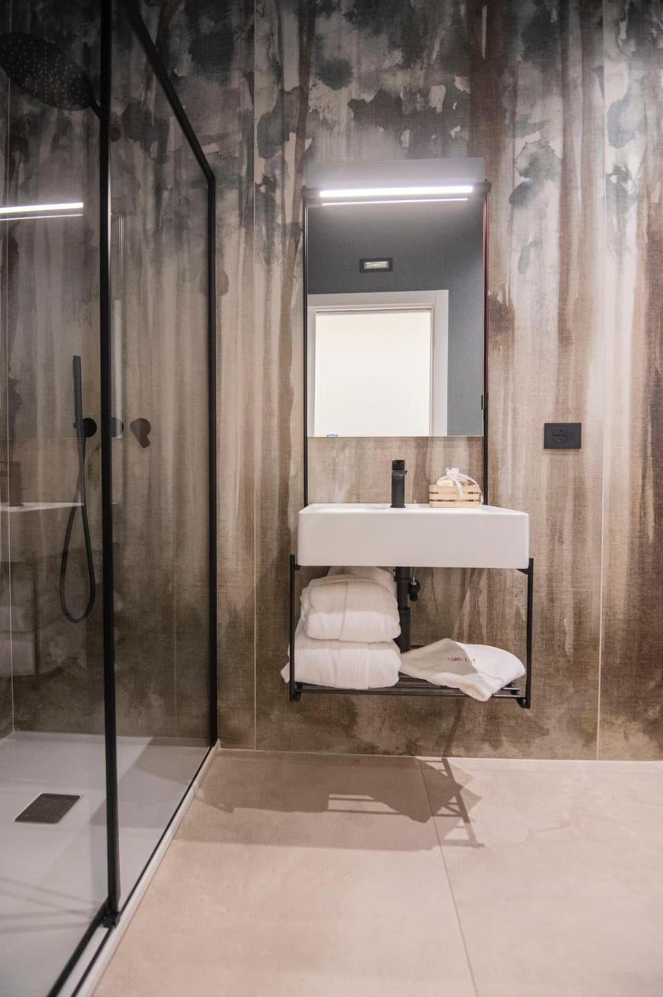 Shower, Bathroom, towels