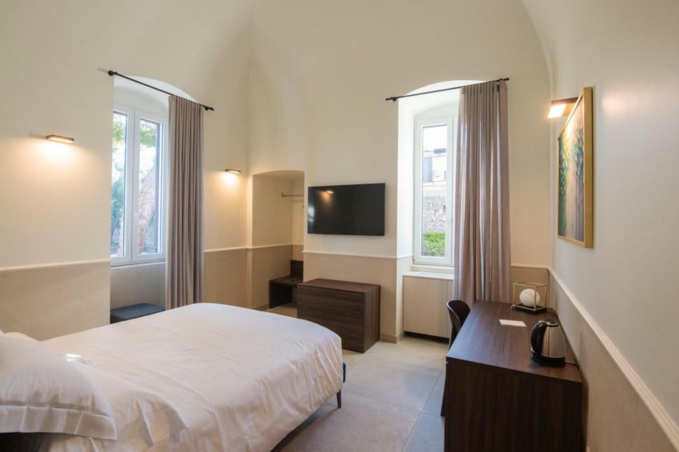 Bed, View (from property/room), Bedroom, Garden view