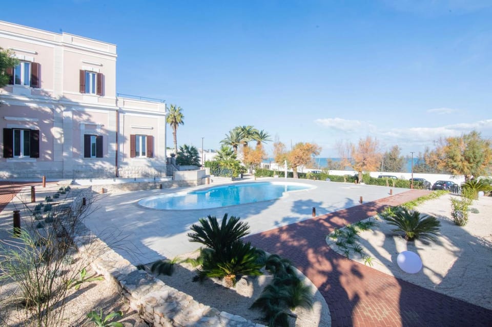 Property building, Garden, View (from property/room), Garden view, Pool view, Sea view, Swimming pool