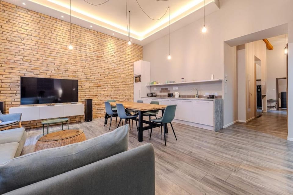 Communal lounge/ TV room, TV and multimedia, Kitchen or kitchenette, Living room, Seating area, Dining area, Evening entertainment