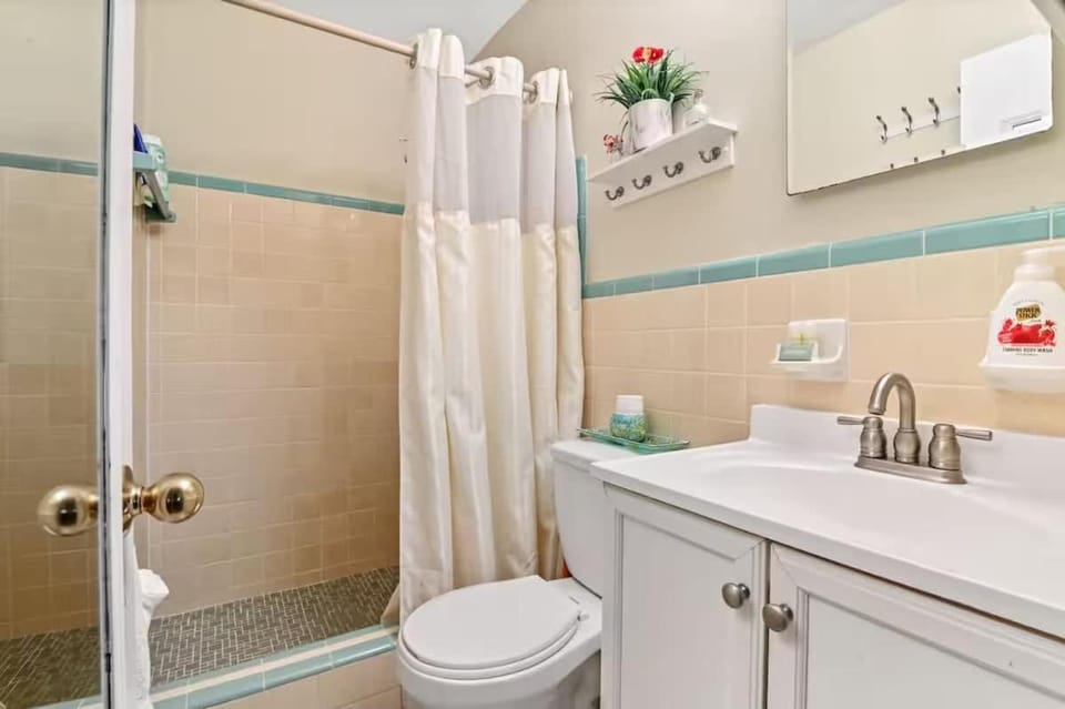 Sunny Beach Studio walk to beach House in Deerfield Beach