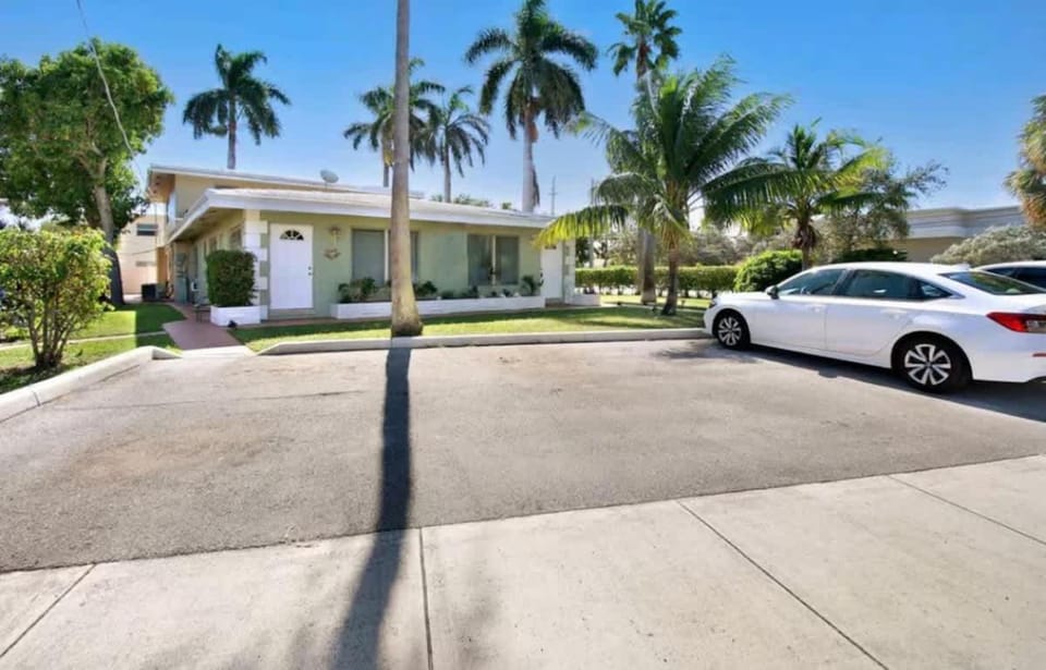 BEACH Zen Oasis-walk 2 beaches House in Deerfield Beach