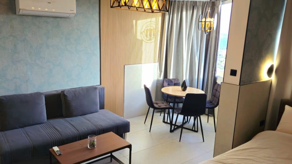 View (from property/room), Living room, Seating area, Dining area, Sea view