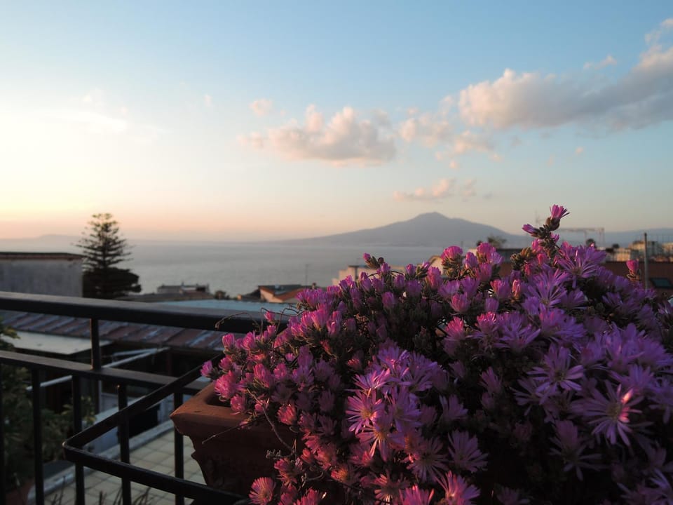 Balcony/Terrace, Landmark view, Mountain view, Sea view