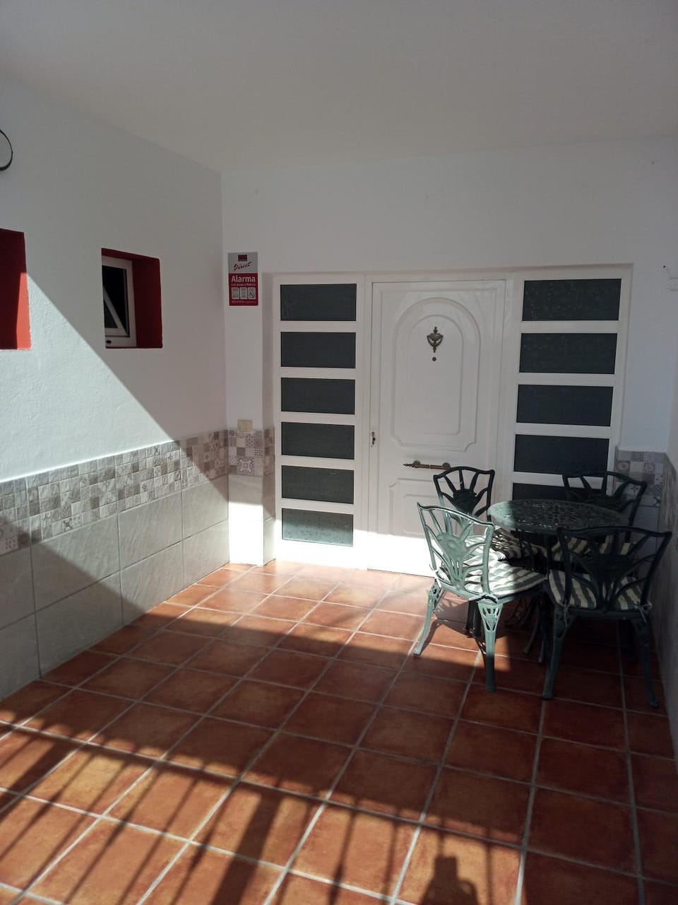 Facade/entrance, Dining area