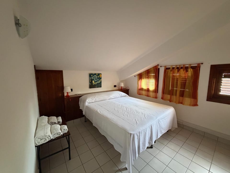Bedroom, air conditioner