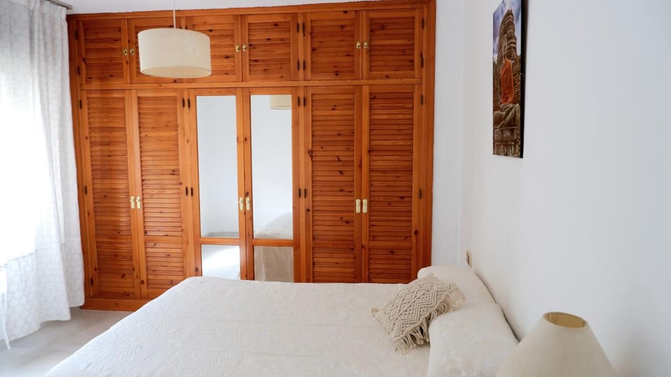 Bed, Photo of the whole room, Bedroom, wardrobe, air conditioner