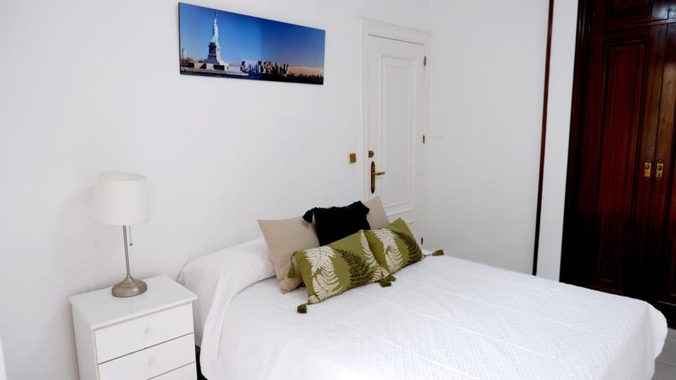 Bed, Photo of the whole room, Bedroom, wardrobe, air conditioner